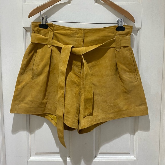 Sezane Women Pleated Belted Zoé Shorts in Honey - Picture 2 of 8
